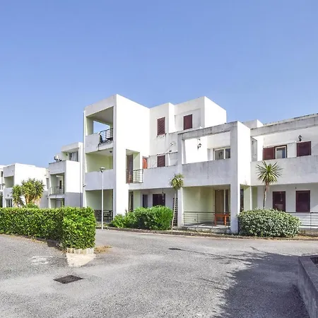 1 Bedroom Gorgeous In Isca Marina Badolato Marina